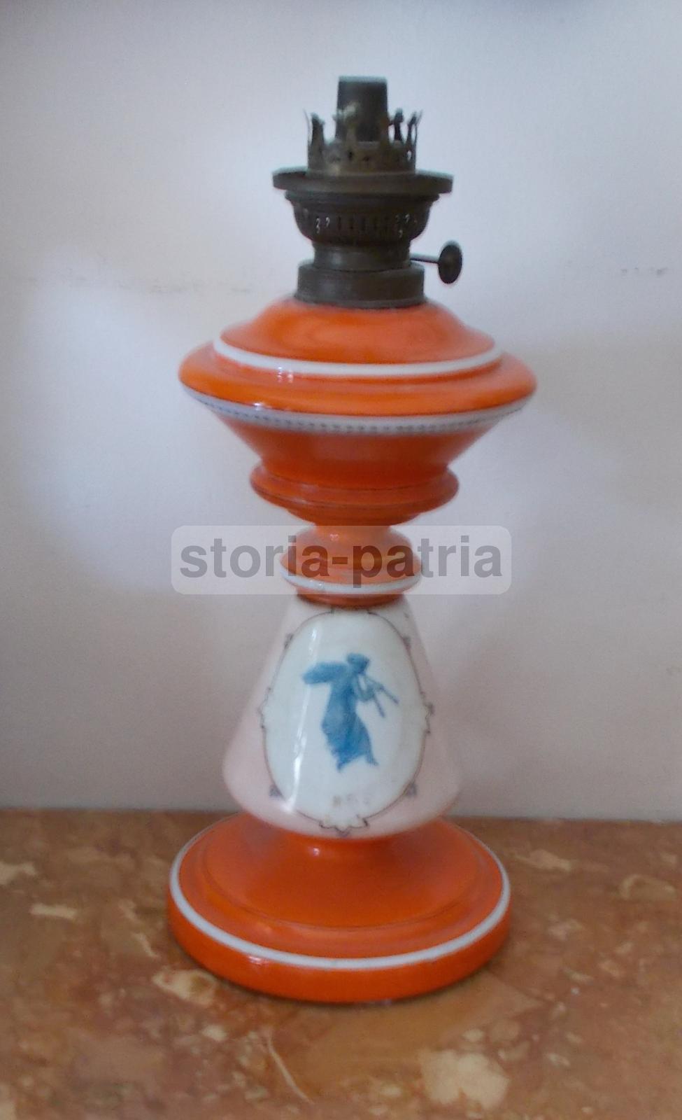 Antica Lampada, Decorativi Motivi Neoclassici, Allegoria Della Musica, A Petrolio immagine 1