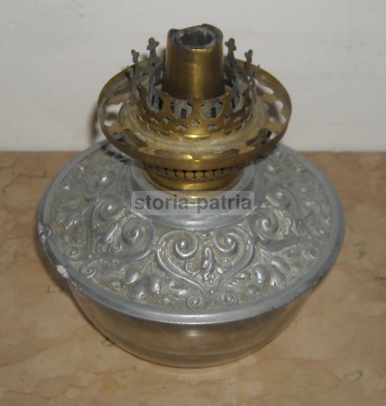Antica Lampada, Vetro Con Artistica Copertura, Decori In Rilievo, Santini, Ferrara immagine 1