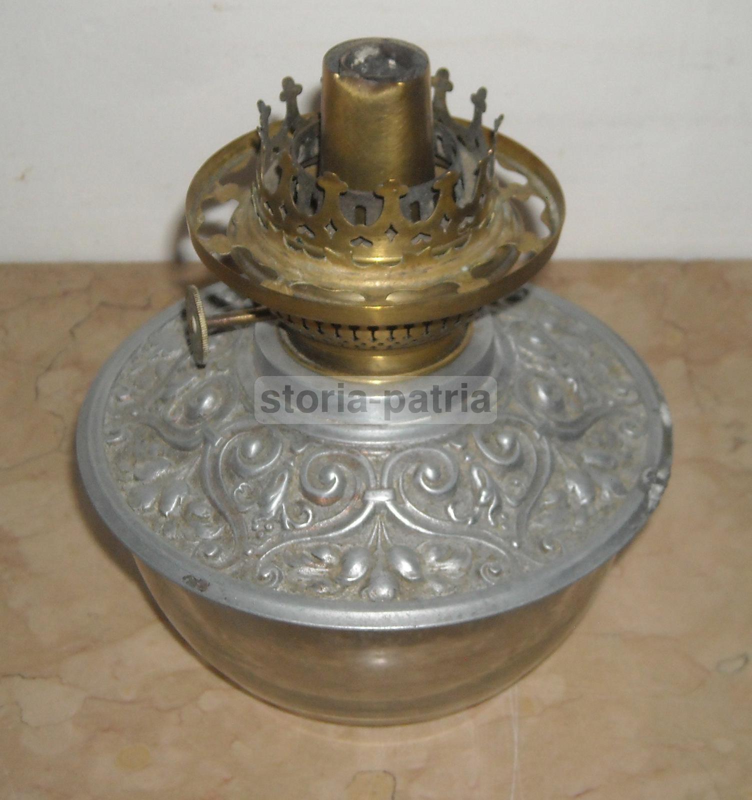 Antica Lampada, Vetro Con Artistica Copertura, Decori In Rilievo, Santini, Ferrara immagine 2