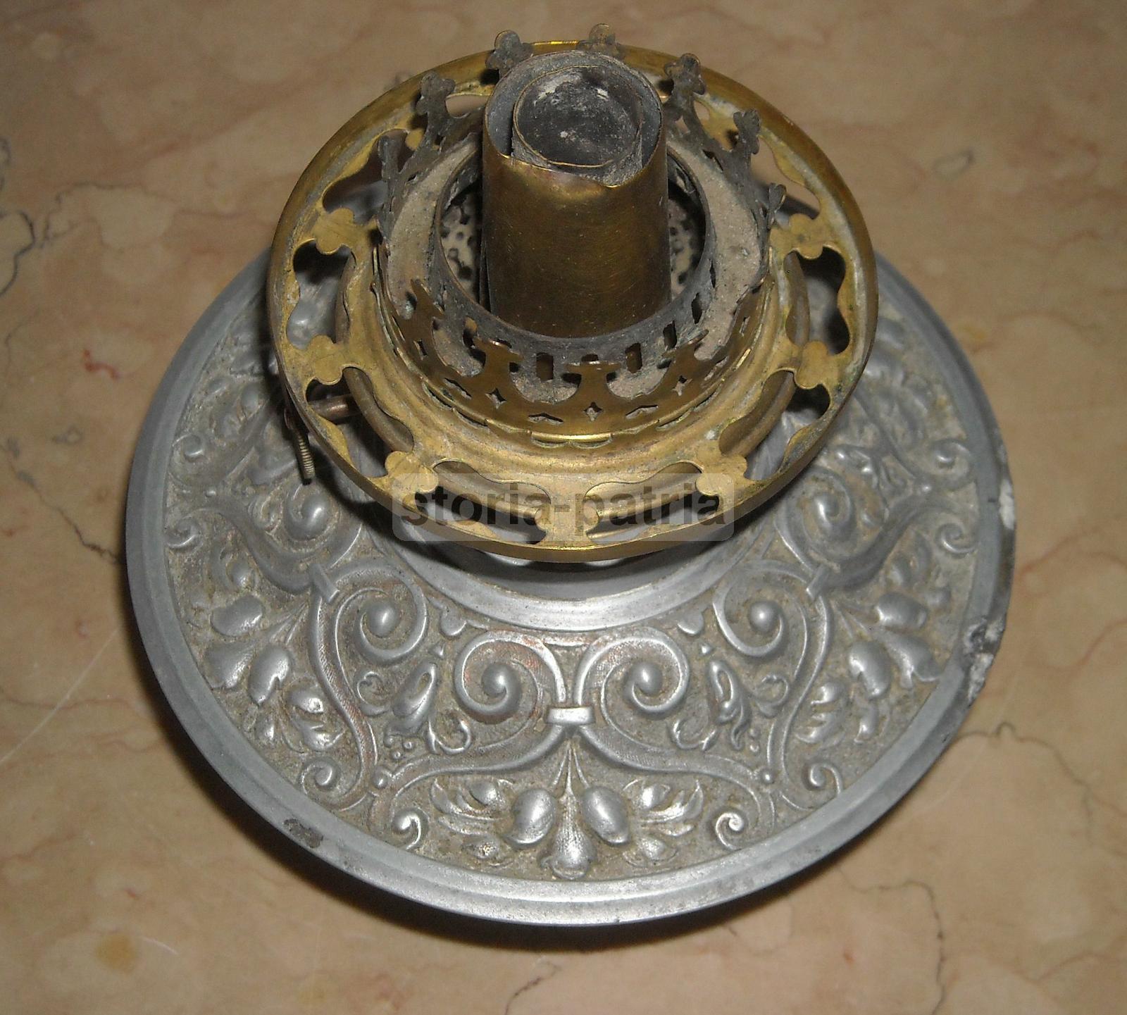 Antica Lampada, Vetro Con Artistica Copertura, Decori In Rilievo, Santini, Ferrara immagine 3